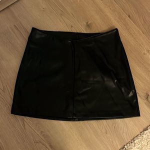 H&M Divided faux leather mini skirt medium